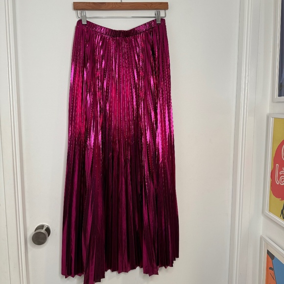 ✨ Dressed in Lala Pleated Metallic Skirt ✨ - Picture 3 of 5